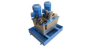 Hydraulikaggregat in konventioneller Ausführung mit Alubehälter in Ölwanne. Versorgung von zwei Hydraulikzylinder mit Doppel-Motor-Pumpen Gruppe.